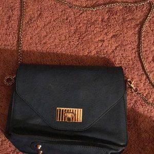 Urban Expressions Chain Shoulder Bag